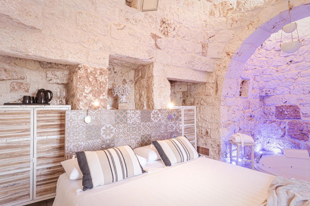 Готель Relais Il Trullo Della Rupe Остуні Екстер'єр фото
